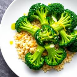 Garlic Lemon Broccoli Stir-Fry with Quinoa